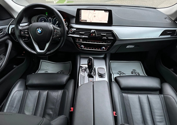 BMW Seria 5 cena 122900 przebieg: 105000, rok produkcji 2018 z Sieradz małe 781